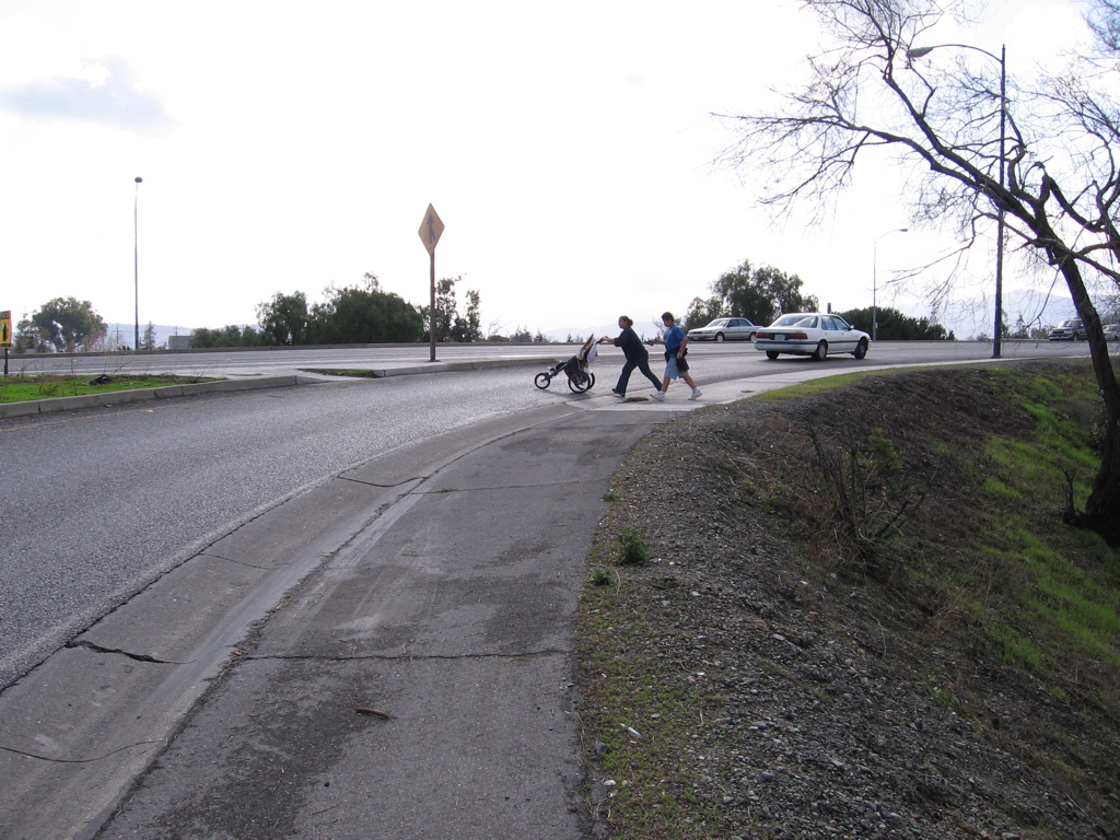 On-ramp sidewalk, approaching top. (NE side)