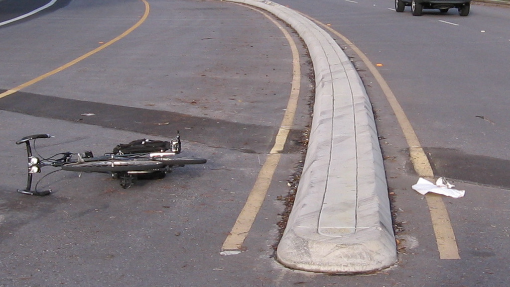 A wider type of berm. (photo: Winfield Blvd, San Jose)